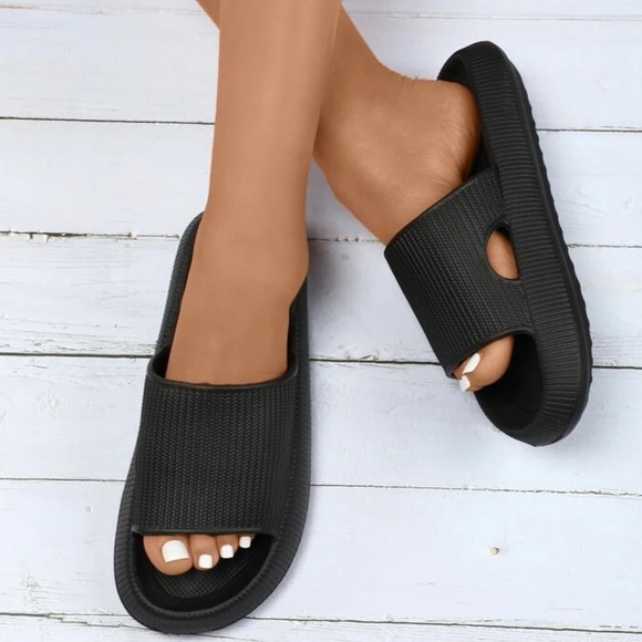 Black Cloud Slides - Picture 3 of 6